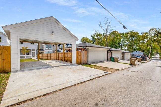 Building Photo - 1408 Lischey Ave