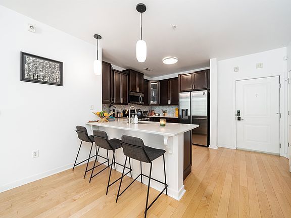 Building Photo - 443 2nd St