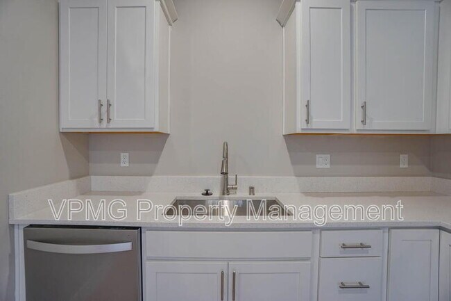 Building Photo - 2331 E Otter Lp