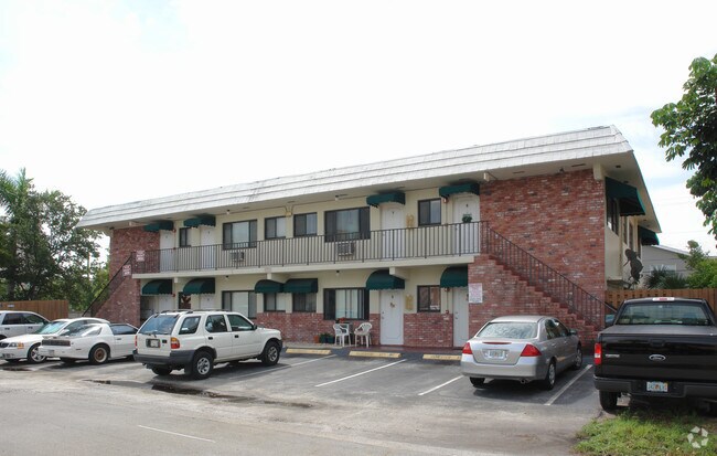 Building Photo - 2850 NE 30th Pl