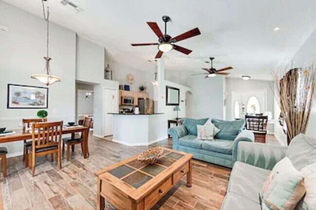 Building Photo - 768 Majesty Dr