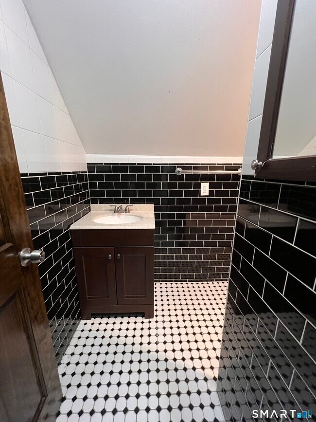 Building Photo - 128 Prince St