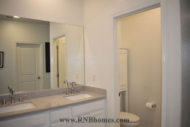 Building Photo - 1048 Merrimack St