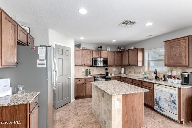 Building Photo - 18452 El Amancer