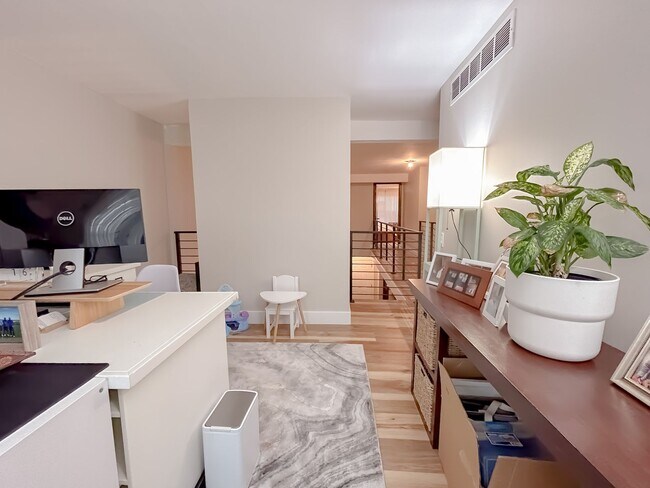 Building Photo - Townhome in the Cherry Creek School District!