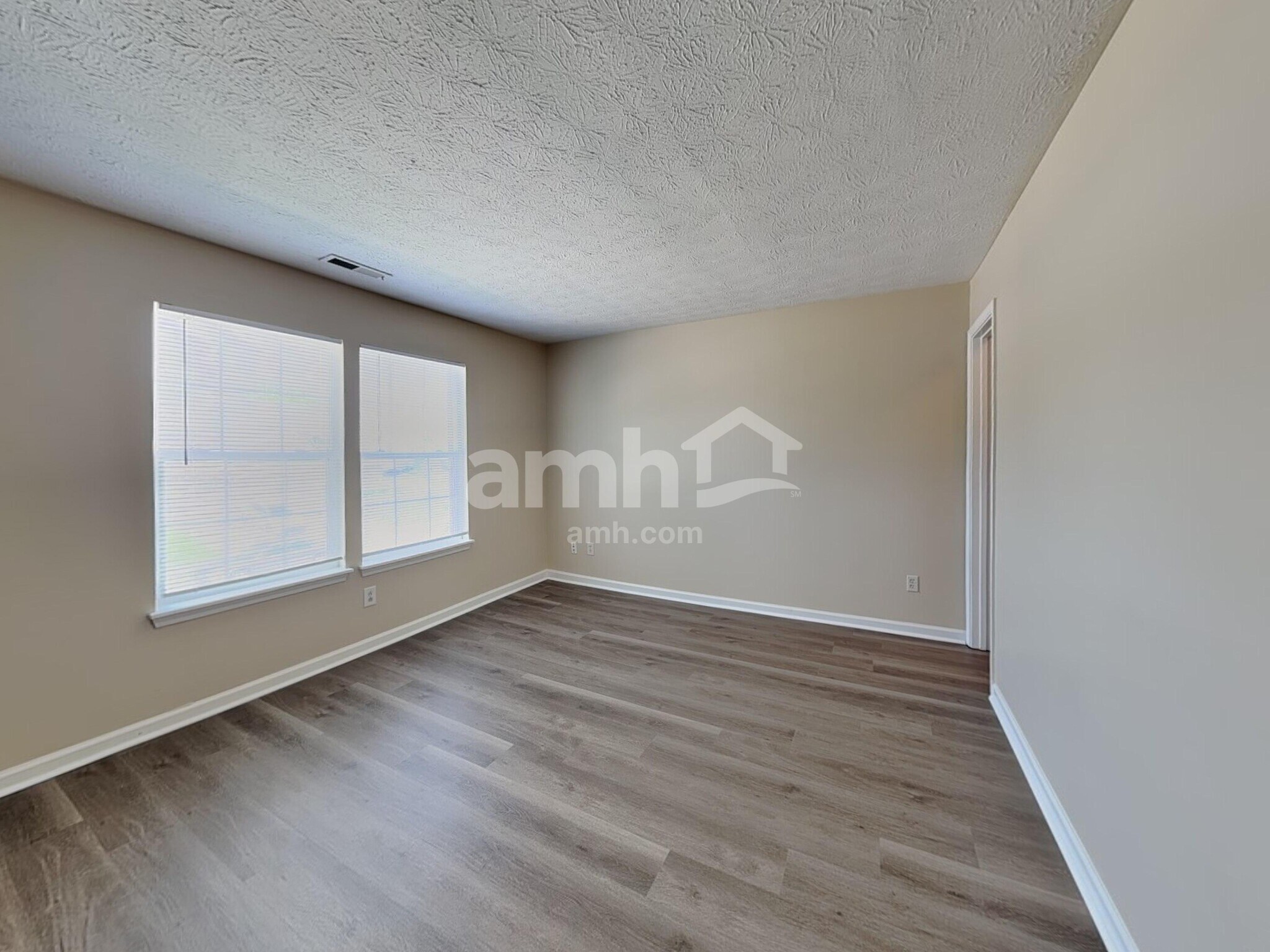 Building Photo - 803 Green Woods Dr