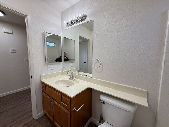 Building Photo - Newly updated single story 3 bedroom!