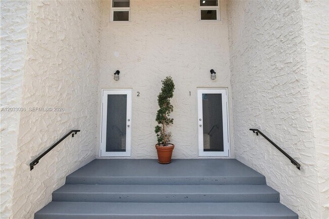Building Photo - 403 SW 12th Ave
