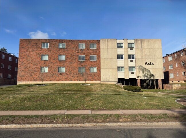 Building Photo - 109 S Main St
