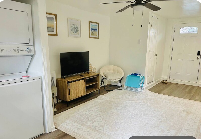 Building Photo - 1011 E Chester St