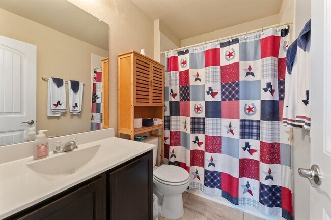 Building Photo - 447 Discovery