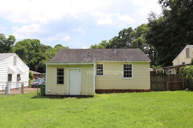 Building Photo - 2023 Windsor Ave