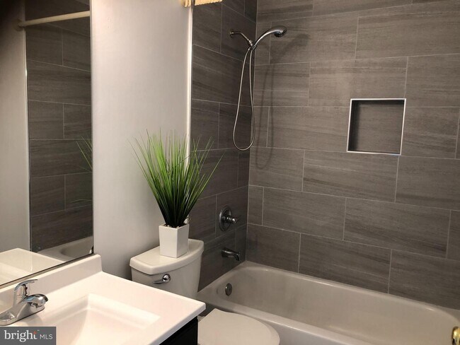 Building Photo - 5558 Clifton Crest Way