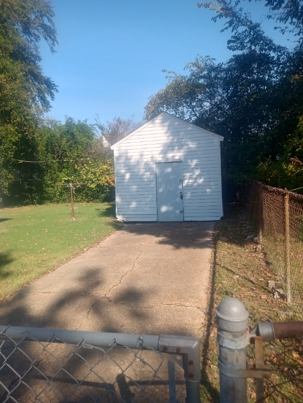 Building Photo - 374 Person