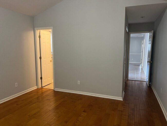 Building Photo - 281 Old Bridge Dr