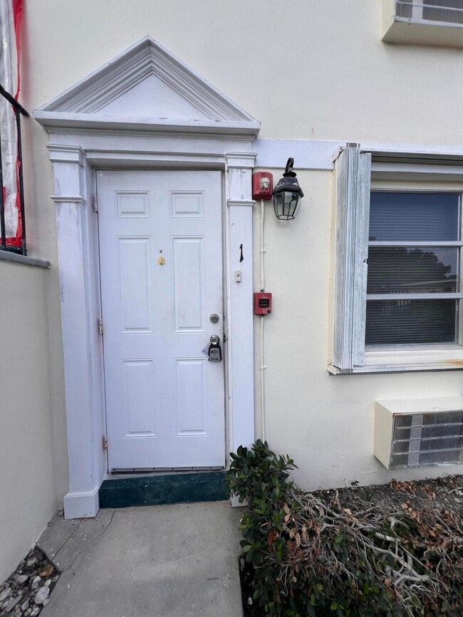 Building Photo - 101 S Golfview Rd