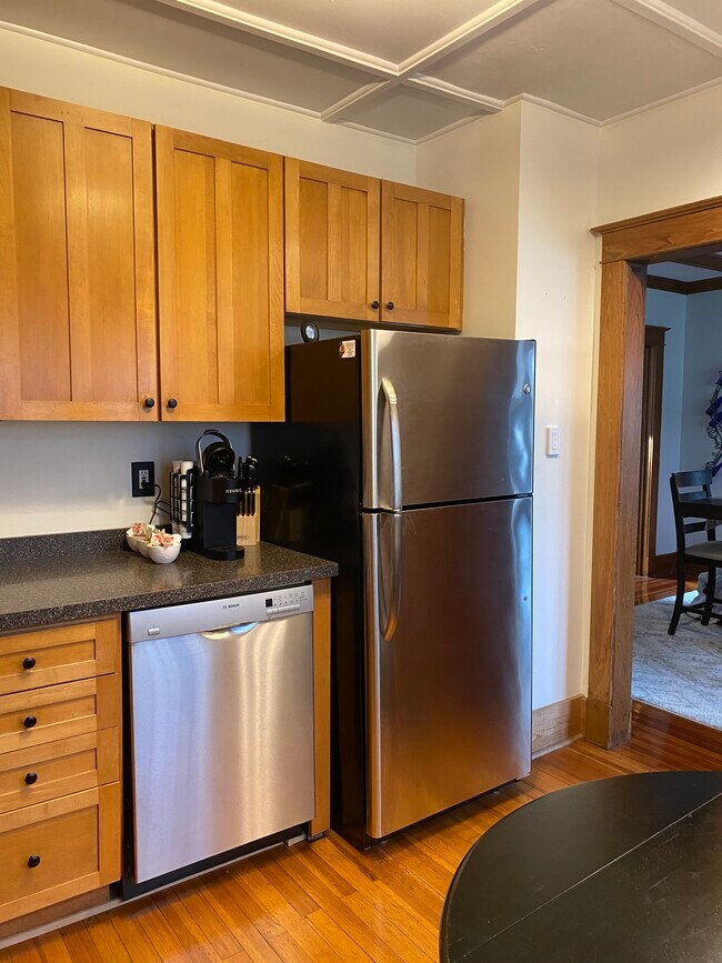 Kitchen - 18 Jumel Pl