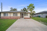 Building Photo - Beautiful 2-bedroom, 2-bathroom apartment, perfectly located in Cape Coral