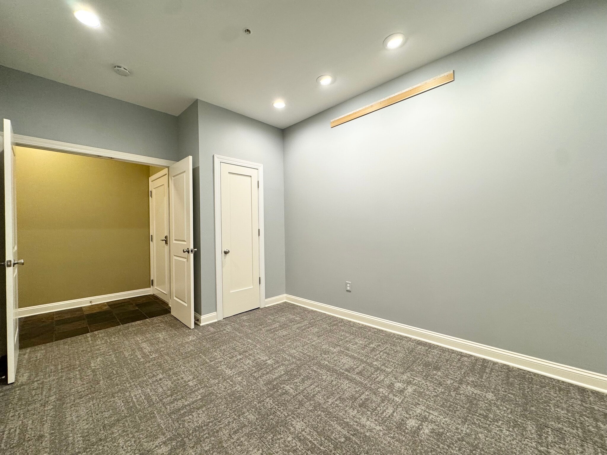 Building Photo - 2929 McGee Trfy