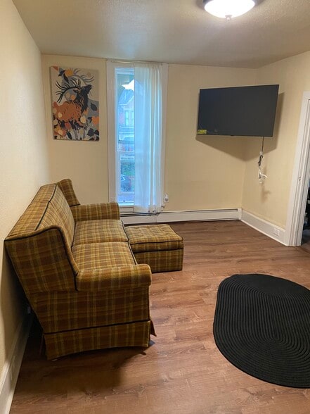 Livingroom - 1619 House Ave
