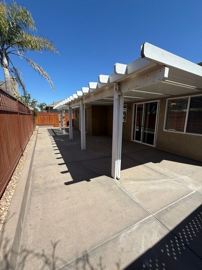 Building Photo - Gorgeous turn key 3 bedroom house