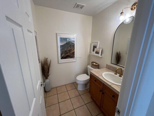 Building Photo - 772 Viento Cir