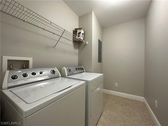 Building Photo - 8010 Via Sardinia St