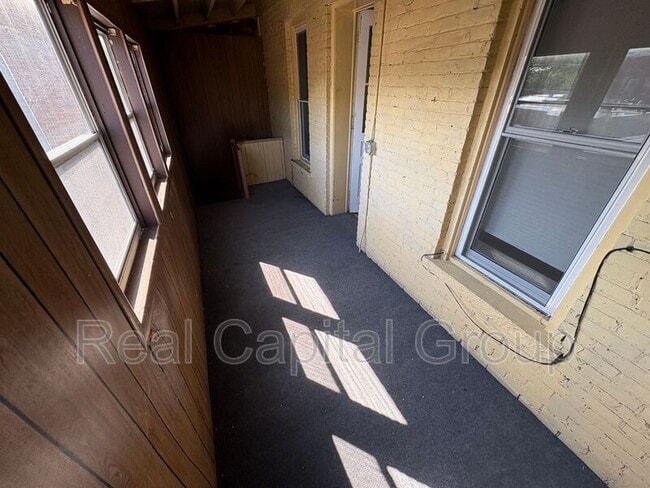 Building Photo - 306 3rd St