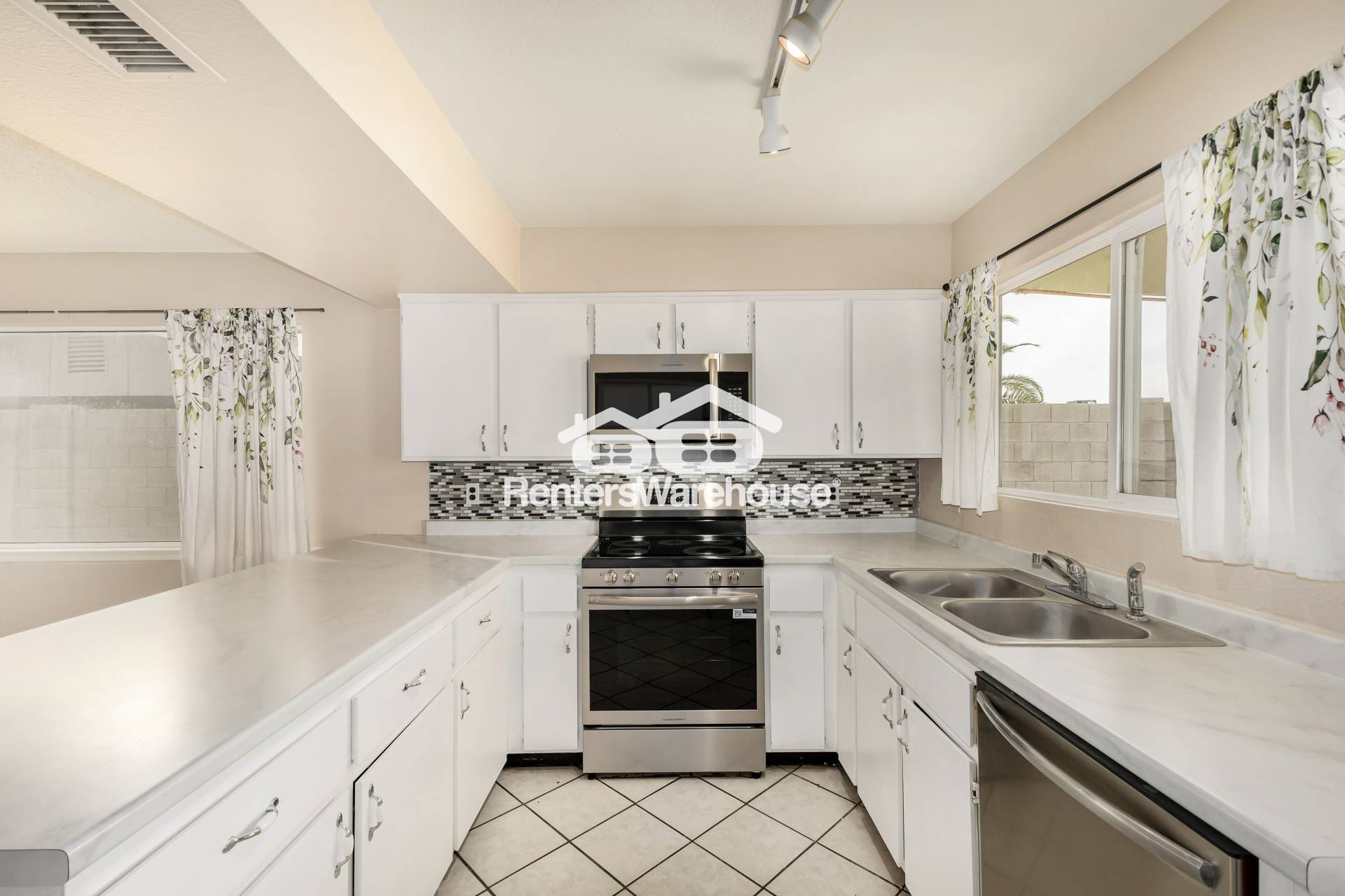 Building Photo - 7126 W Hatcher Rd