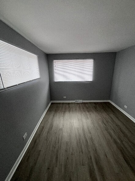 Building Photo - 5055 W Gladys Ave