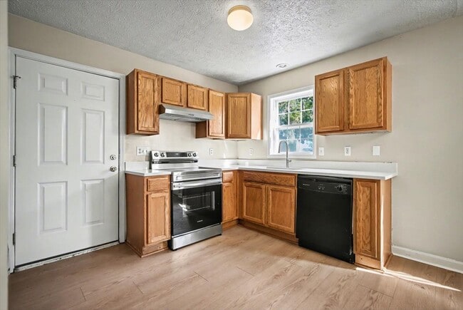 Building Photo - 1217 Clock St