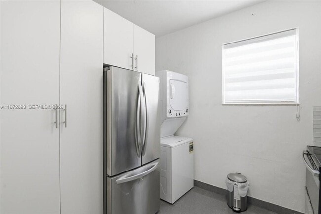 Building Photo - 736 12th St