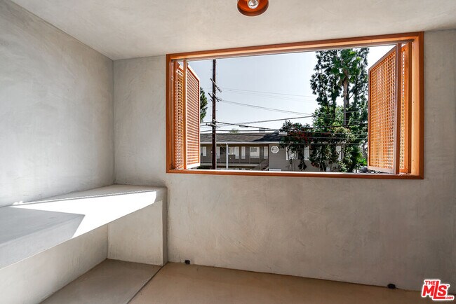 Building Photo - 12425 Texas Ave