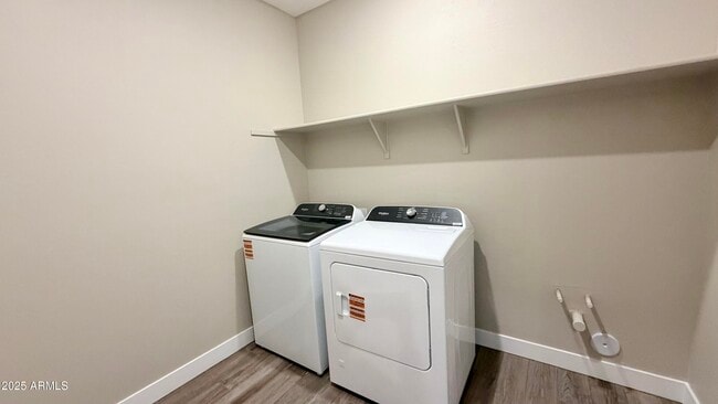 Building Photo - 15901 W El Cortez Pl