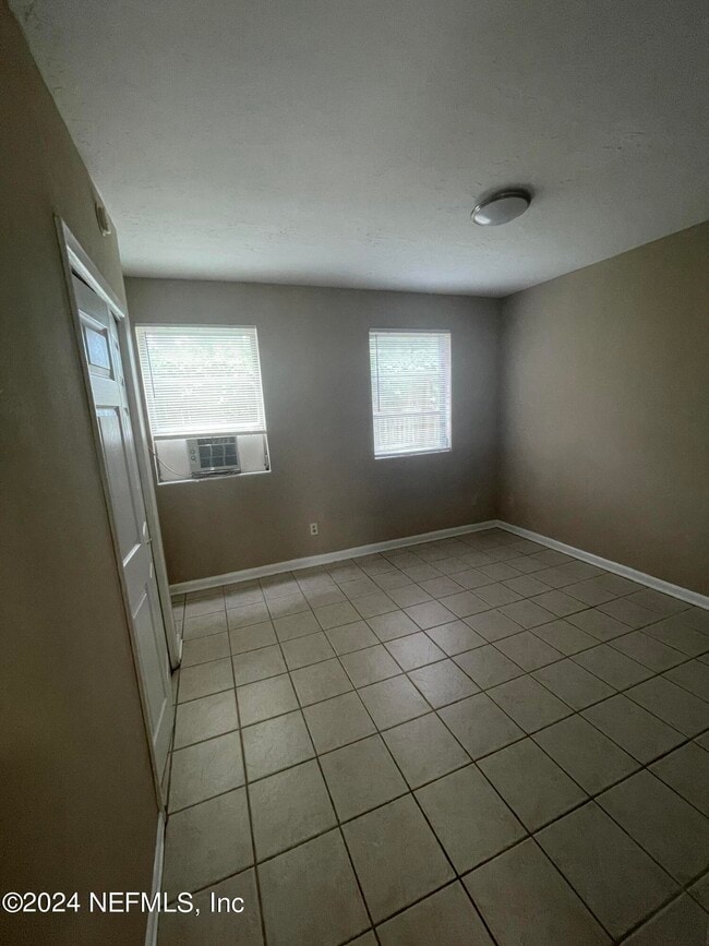 Building Photo - 924 CHILDREN'S Way