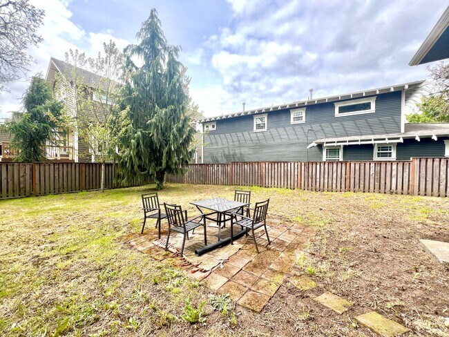 Building Photo - Reed Neighborhood Beautifully Renovated 3-...