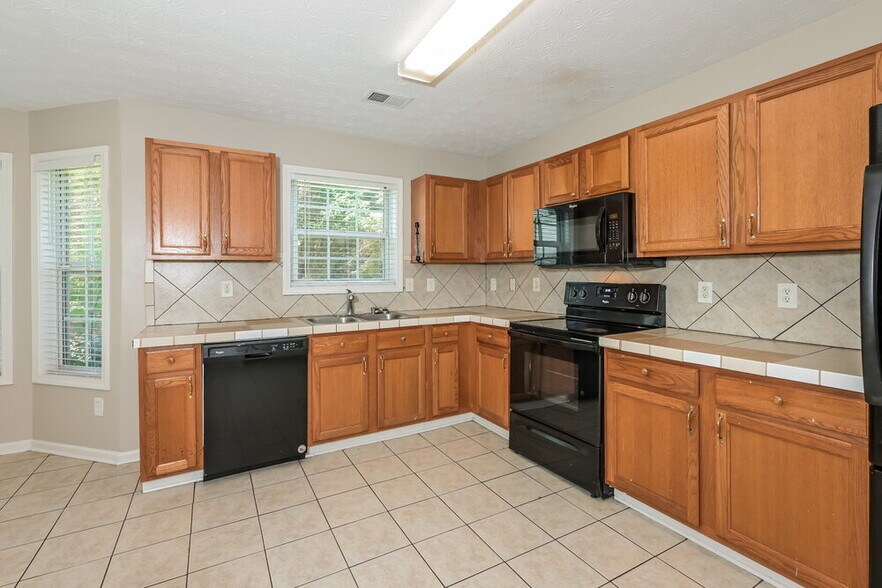 Building Photo - 3268 Tuggle Ives Dr NE