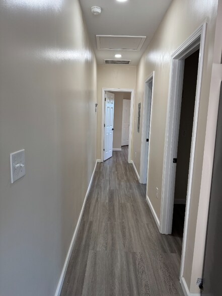 Building Photo - 736 Lincoln St S