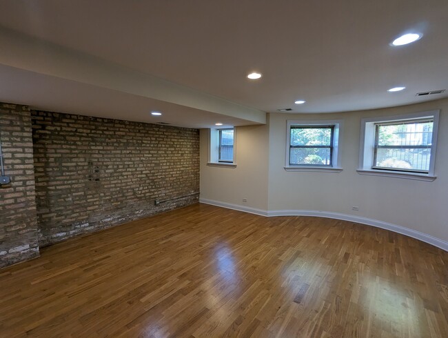 Building Photo - 2834 N Albany Ave