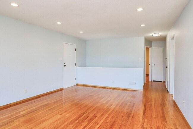 Building Photo - 88 Canterbury Ave