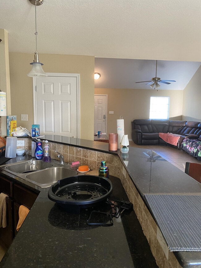 Building Photo - 2502 Horse Shoe Dr