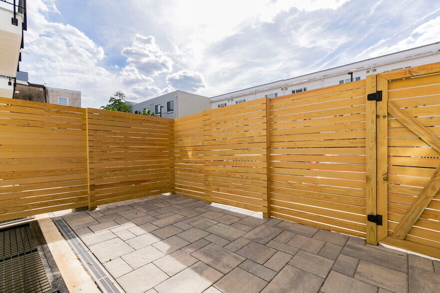 Building Photo - 1248 Lecount St