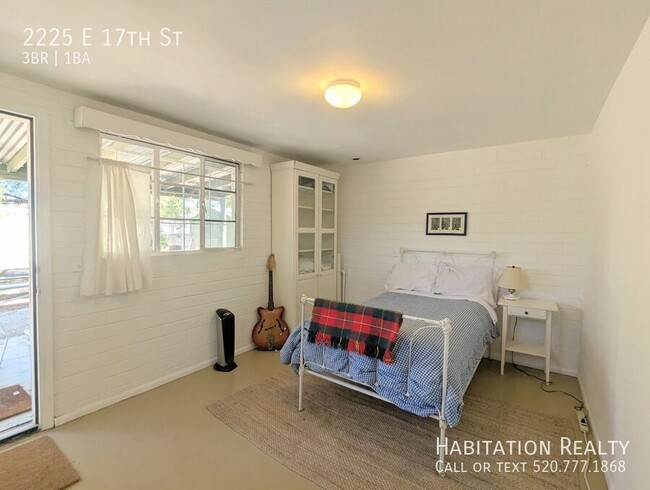 Building Photo - 2225 E 17th St