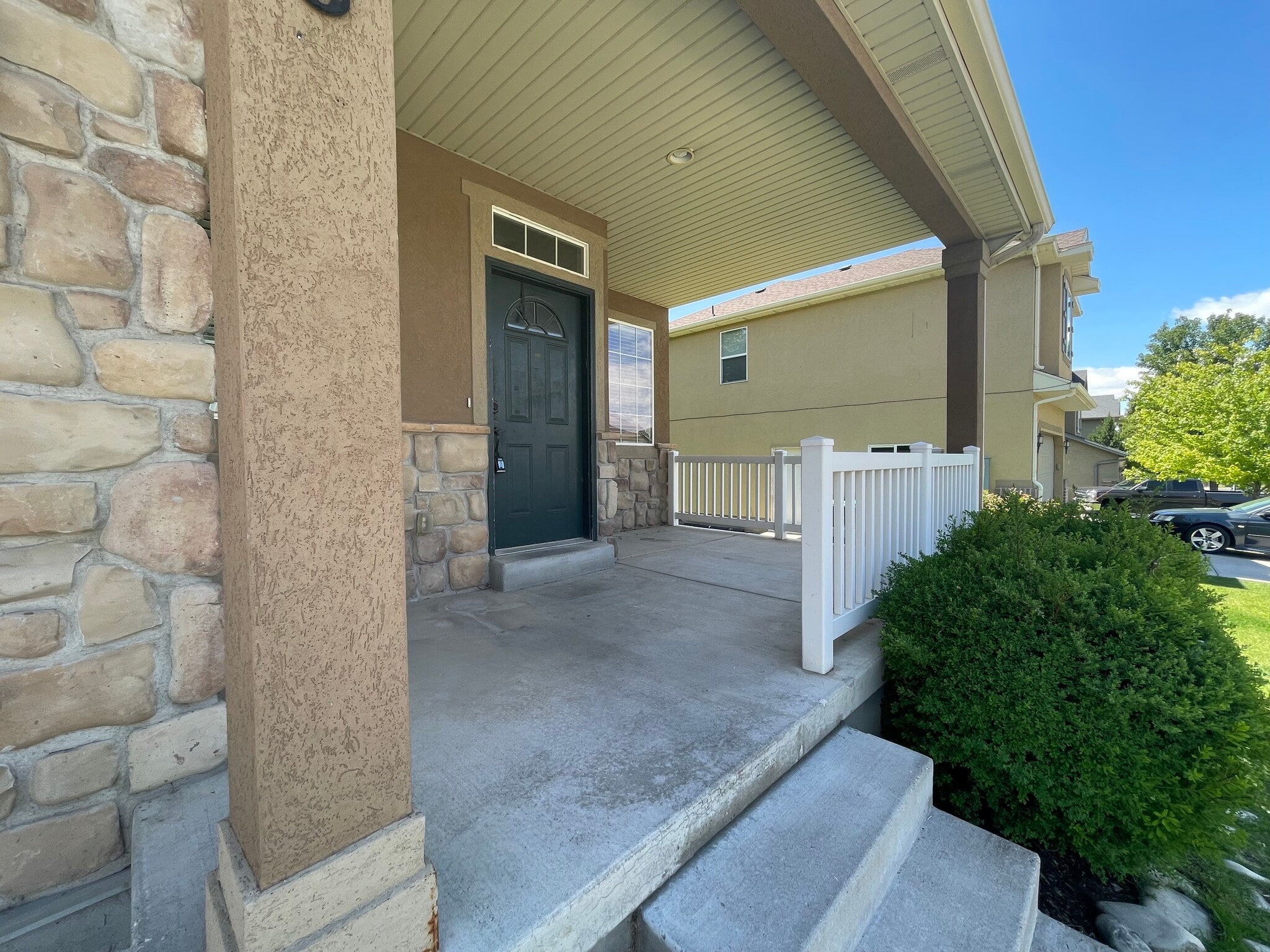 Balcony - 466 E Apple Grove Ln