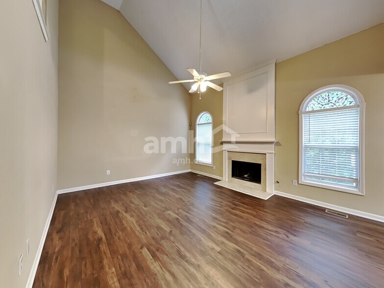 Building Photo - 5705 Wandering Vine Trl SE