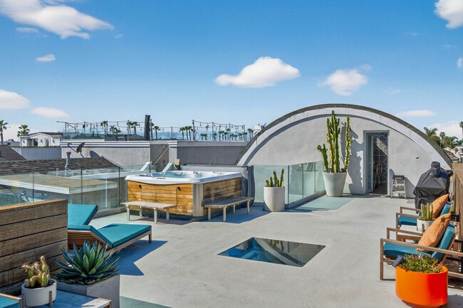 Building Photo - 219 Colton St