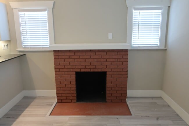 Building Photo - Charming Duplex Apartment in Historic U of A Neighborhood Fully Remodeled in 2020