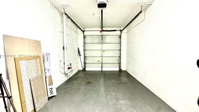 Building Photo - 814 NE 19th Ave