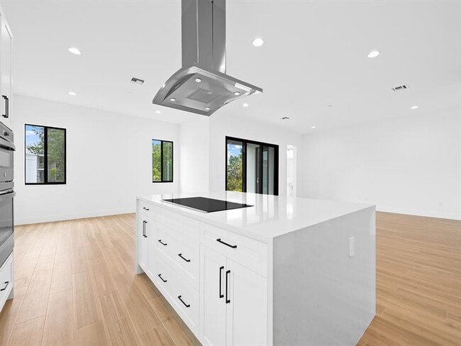 Building Photo - 1446 SW 23rd St