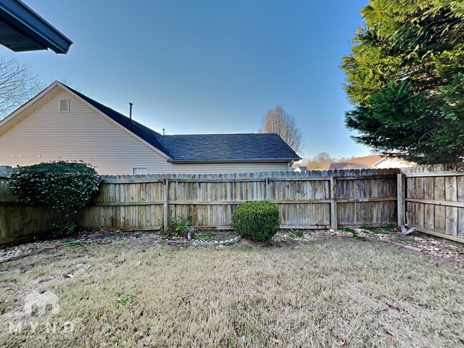 Building Photo - 417 Fairlawn Dr